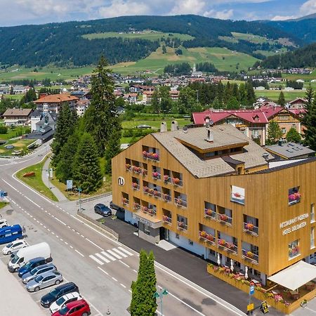 Hotel Dolomiten Dobbiaco Eksteriør billede