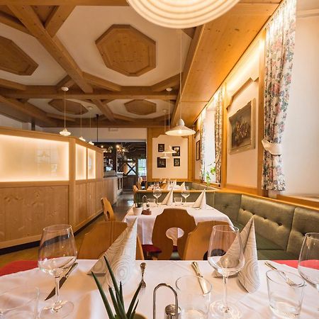 Hotel Dolomiten Dobbiaco Eksteriør billede