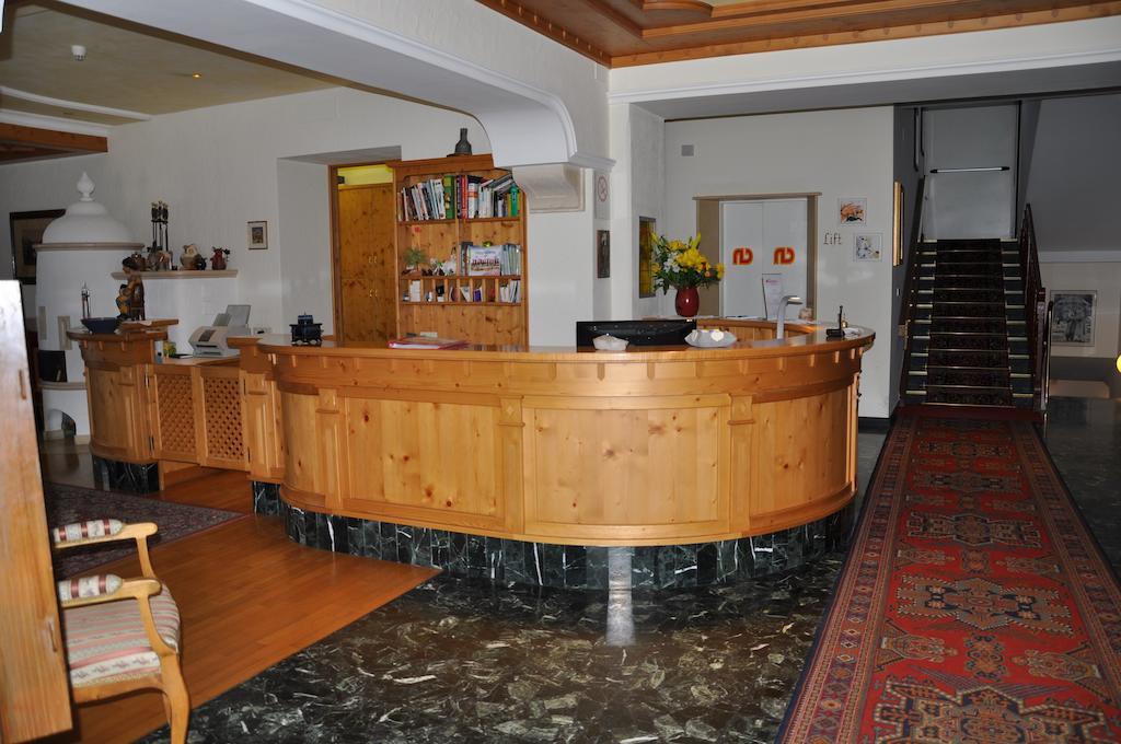 Hotel Dolomiten Dobbiaco Eksteriør billede