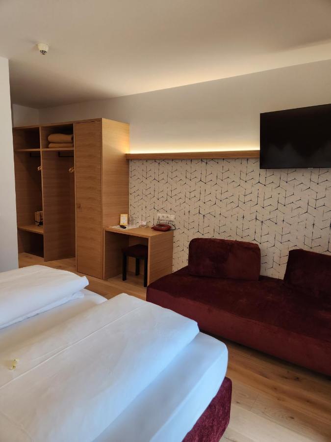 Hotel Dolomiten Dobbiaco Eksteriør billede