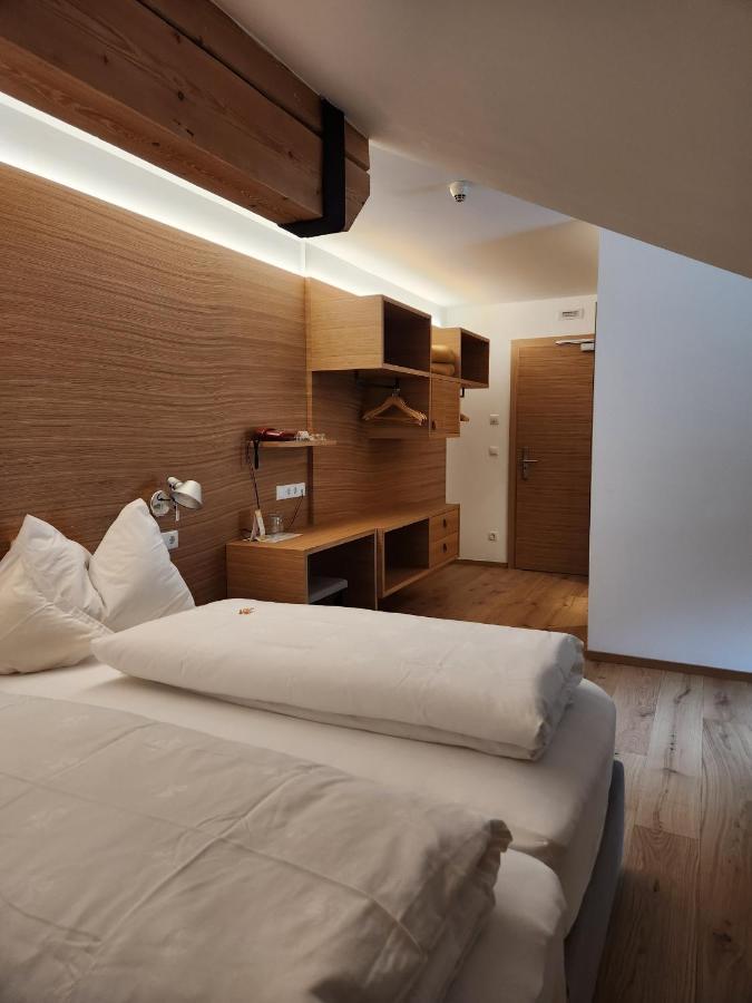 Hotel Dolomiten Dobbiaco Eksteriør billede
