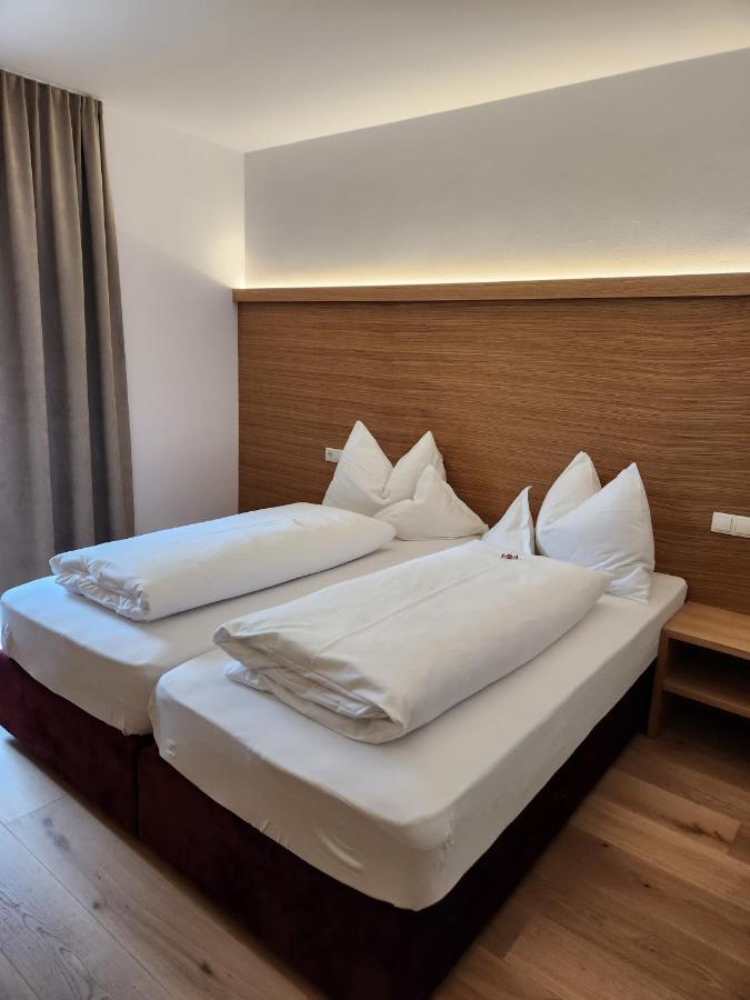 Hotel Dolomiten Dobbiaco Eksteriør billede