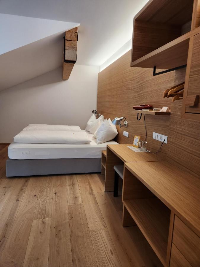 Hotel Dolomiten Dobbiaco Eksteriør billede