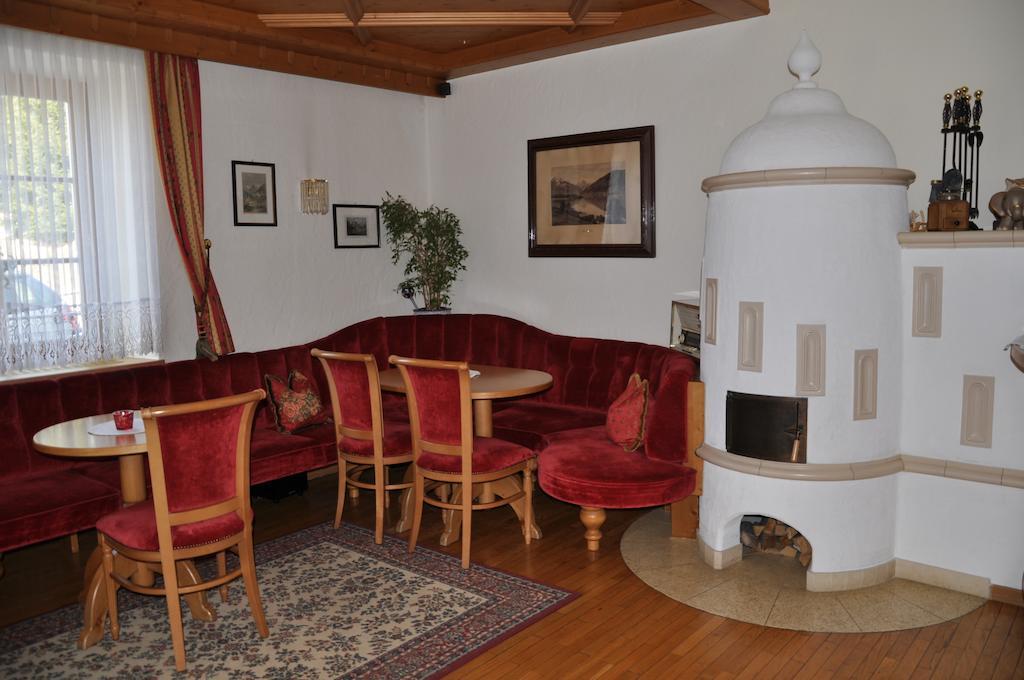 Hotel Dolomiten Dobbiaco Eksteriør billede