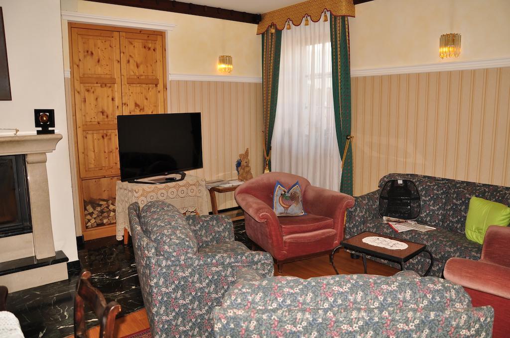 Hotel Dolomiten Dobbiaco Eksteriør billede