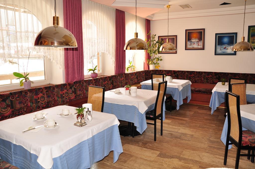 Hotel Dolomiten Dobbiaco Eksteriør billede