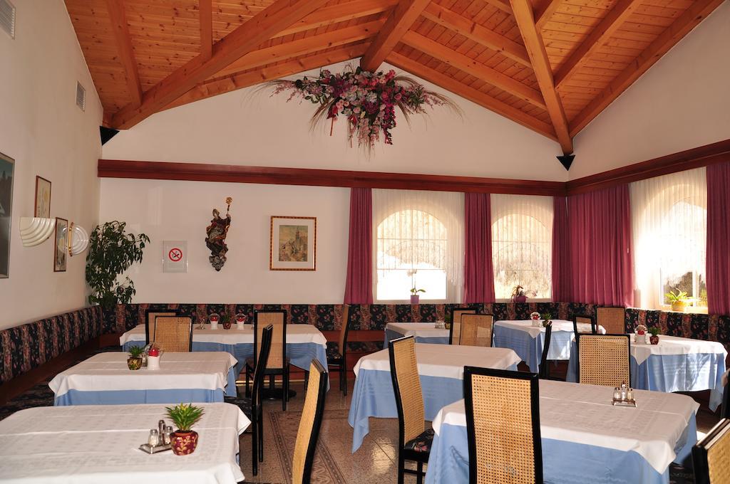 Hotel Dolomiten Dobbiaco Eksteriør billede