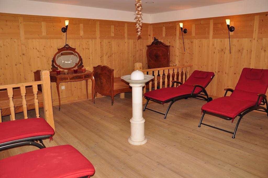 Hotel Dolomiten Dobbiaco Eksteriør billede