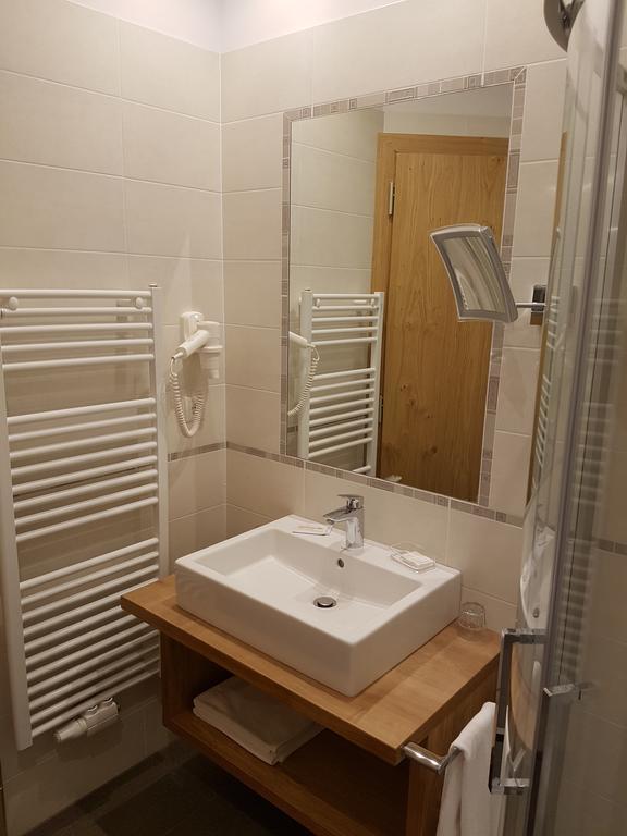 Hotel Dolomiten Dobbiaco Eksteriør billede