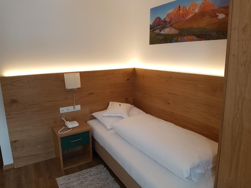 Hotel Dolomiten Dobbiaco Eksteriør billede