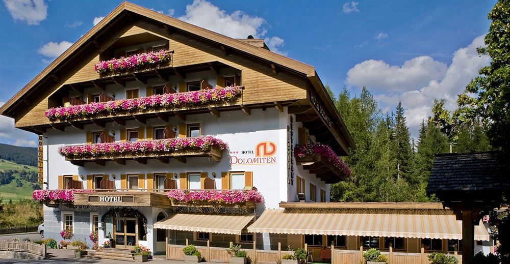 Hotel Dolomiten Dobbiaco Eksteriør billede