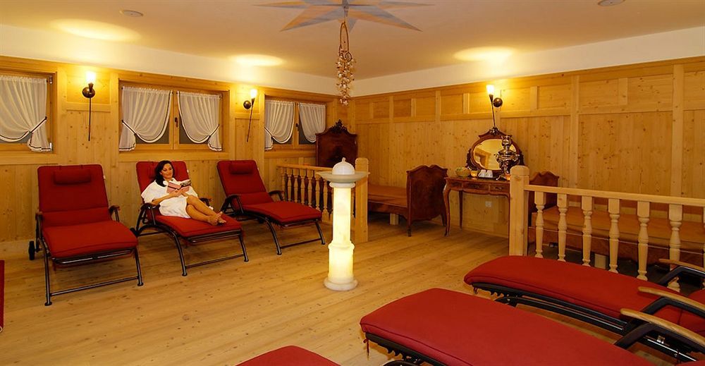 Hotel Dolomiten Dobbiaco Eksteriør billede