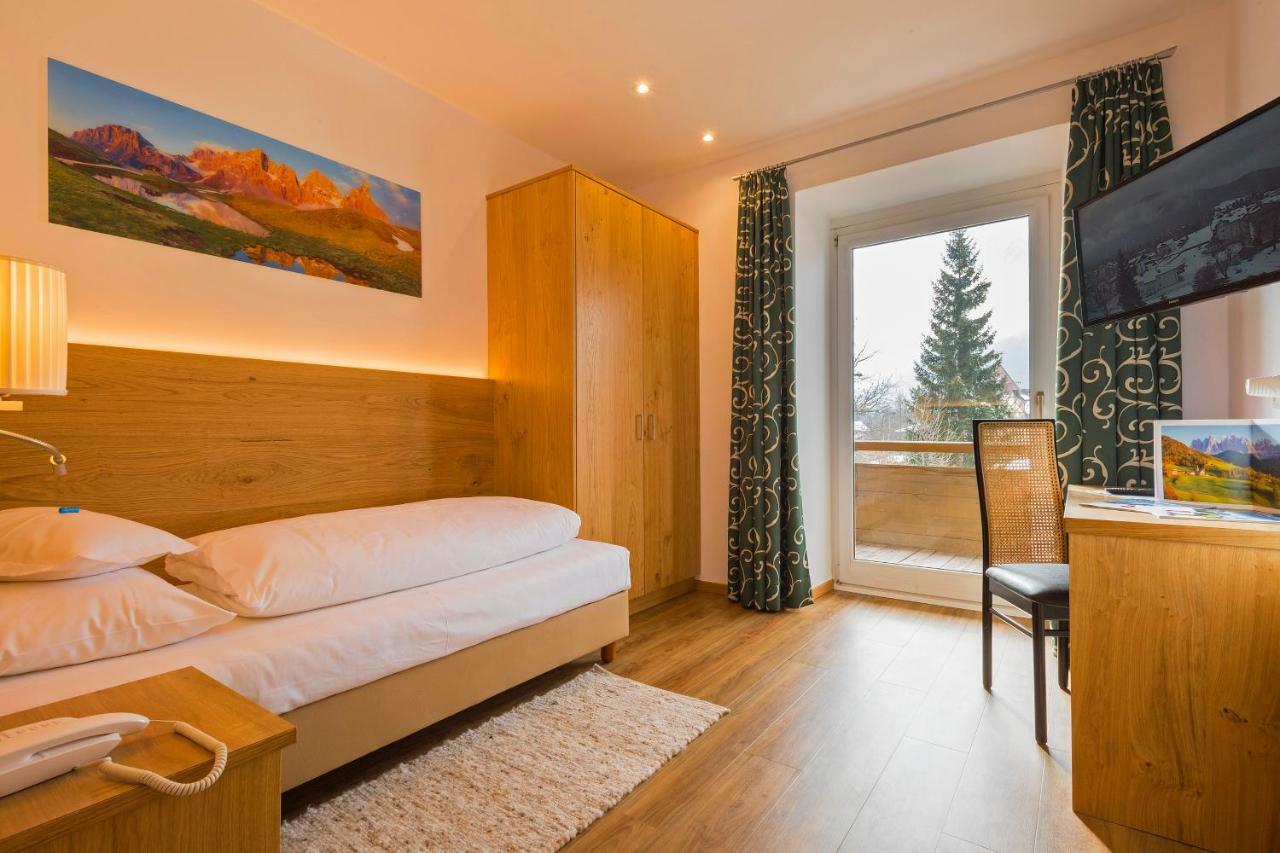 Hotel Dolomiten Dobbiaco Værelse billede